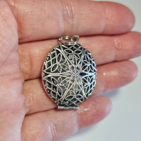 Silver tone round filigree locket - Picture 3 of 9
